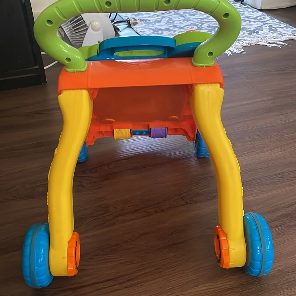 VTech Sit- to Stand learning Walker Game Babies and Toddlers
